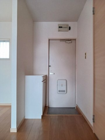 シティハイツ片岡の玄関|明るい玄関です