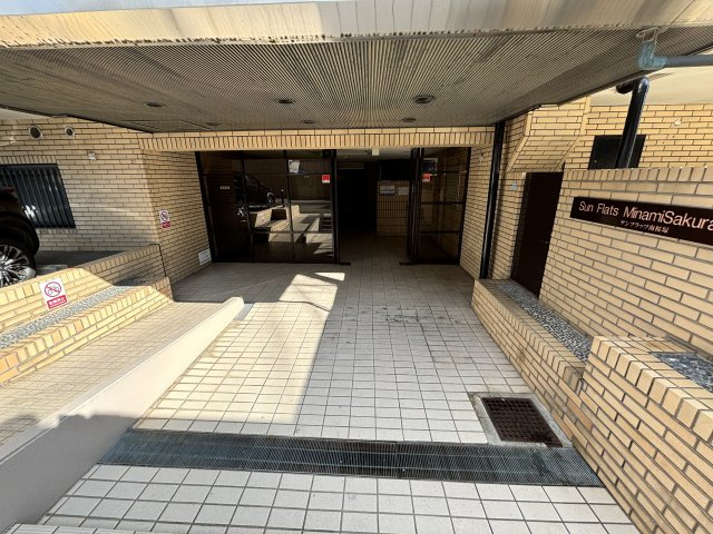 サンフラッツ南桜塚のエントランス