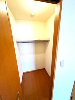 【収納】 | スリーズ国立 | ウォークインクローゼット　※別部屋参考写真です。