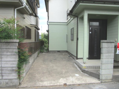 北本市東間７丁目　中古戸建の駐車場