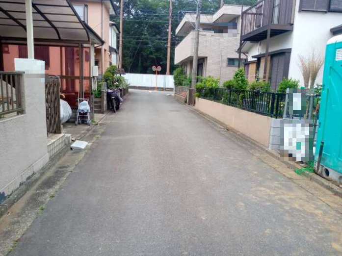 厚木市緑ケ丘第10の前面道路含む現地写真