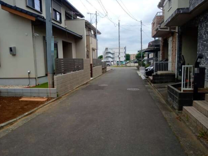 厚木市緑ケ丘第10の前面道路含む現地写真