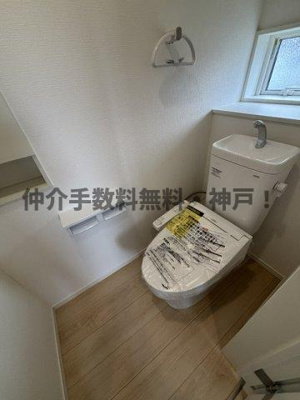 【トイレ】 | 神戸市西区池上5丁目 　新築戸建4号棟　仲介手数料無料！ | 清潔感のあるトイレです