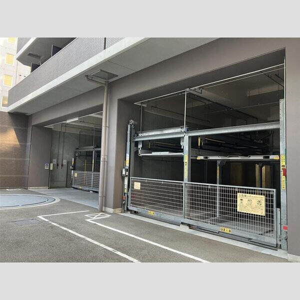 S-RESIDENCE神戸磯上通の駐車場