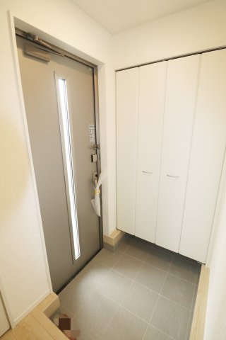 郡山市田村町東山１丁目第1　　　５号棟　　　守山小学校、守山中学区の玄関|※同社施工例