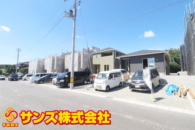 郡山市田村町東山１丁目第1　　　５号棟　　　守山小学校、守山中学区の外観|南東側から見た区画全体