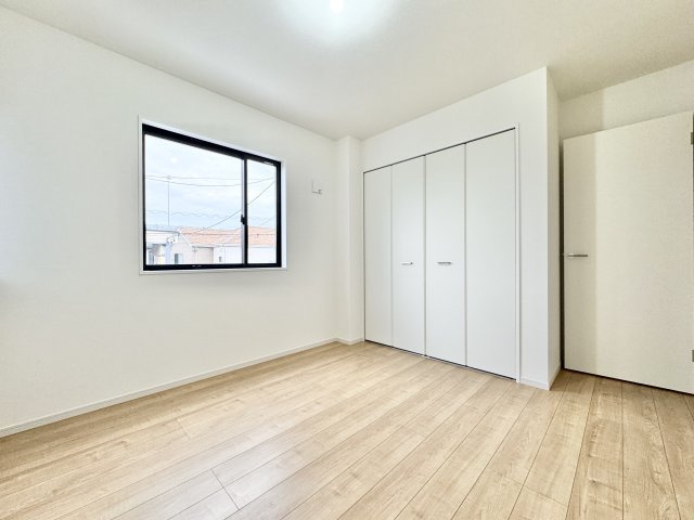 中野町2期の洋室|2F 約5.6帖の洋室は木の温もりを感じられお子様のお部屋にオススメですよｌ。
