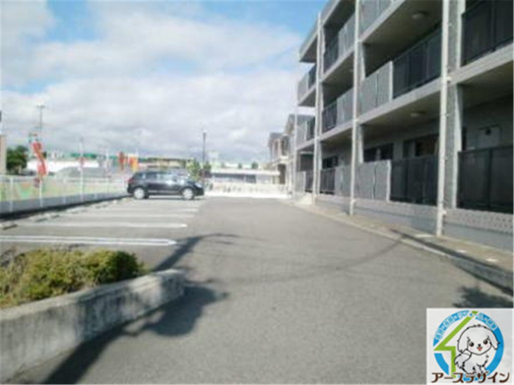 エクセランビラの駐車場