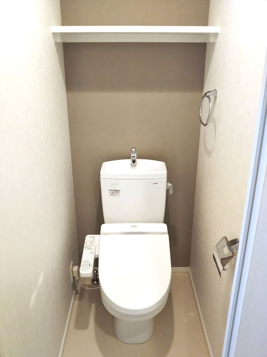 新品家具付きマンション博多駅東27(KaGood福岡)のトイレ