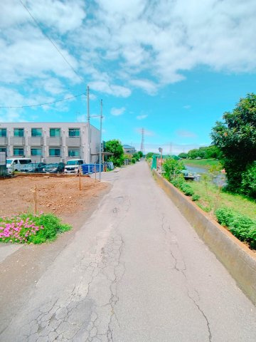 【前面道路含む現地写真】 | ◇◆平塚市長持 売地◆◇ | 東側道路の写真。穏やかな住空間が広がります♪