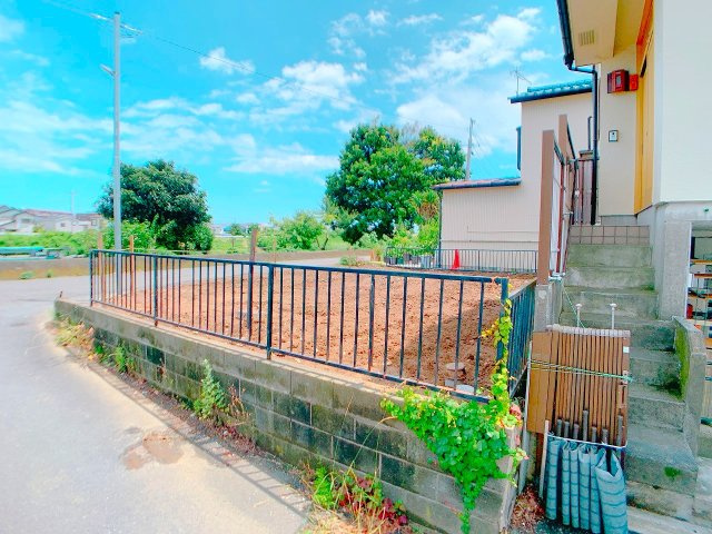 【外観】 | ◇◆平塚市長持 売地◆◇ | 北側道路から見た物件写真。東側棟なしで開放感があります♪