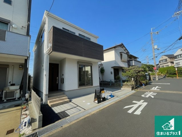 ★29(土)30(日)現地見学可能！★向日市上植野町野添　限定1邸の前面道路含む現地写真|周辺は閑静な住宅街！前面道路広々で車の出し入れも便利です。駐車が苦手な方でも安心して車庫入れできます！