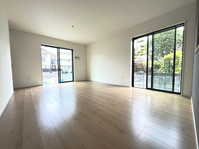 【居間・リビング】 | 糟屋郡志免町南里3丁目1期　1号棟（全1棟）【仲介手数料無料・0円】 | 現地写真。