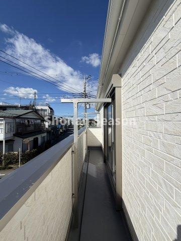 【現地画像あり】平塚市東真土第10　新築戸建　全１棟のバルコニー|使い勝手良好なワイドバルコニーはこちらです♪