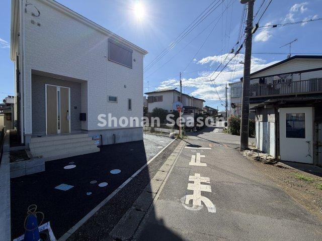 【現地画像あり】平塚市東真土第10　新築戸建　全１棟の外観|２方からたっぷりと採光を取り入れられる開放感のある立地！