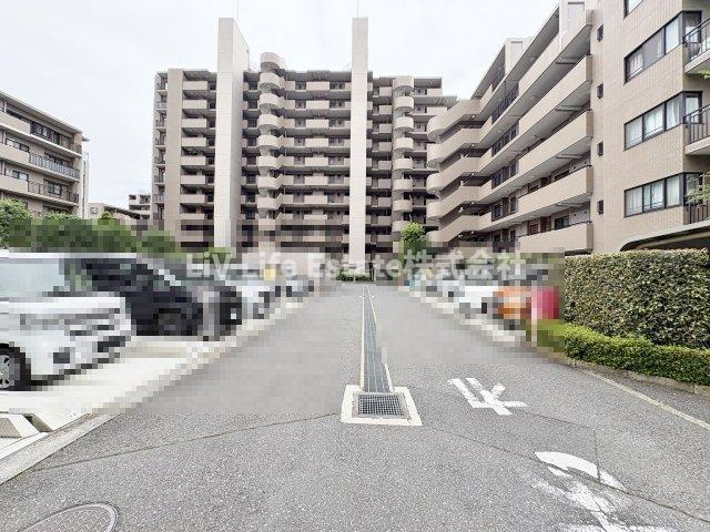 ヴィラージュ・ヴェール９番館の駐車場