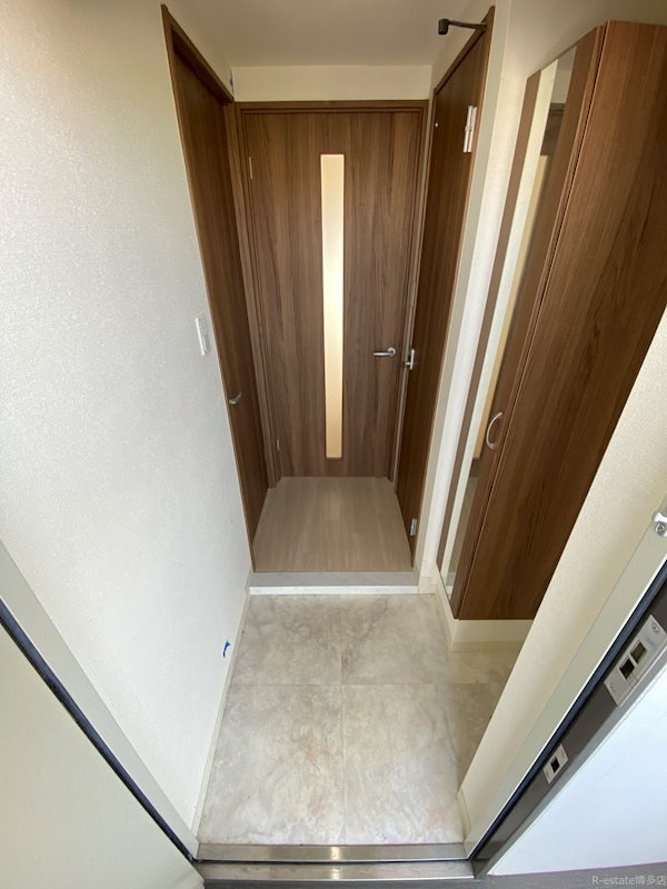 福岡市博多区千代４丁目の賃貸マンションの玄関