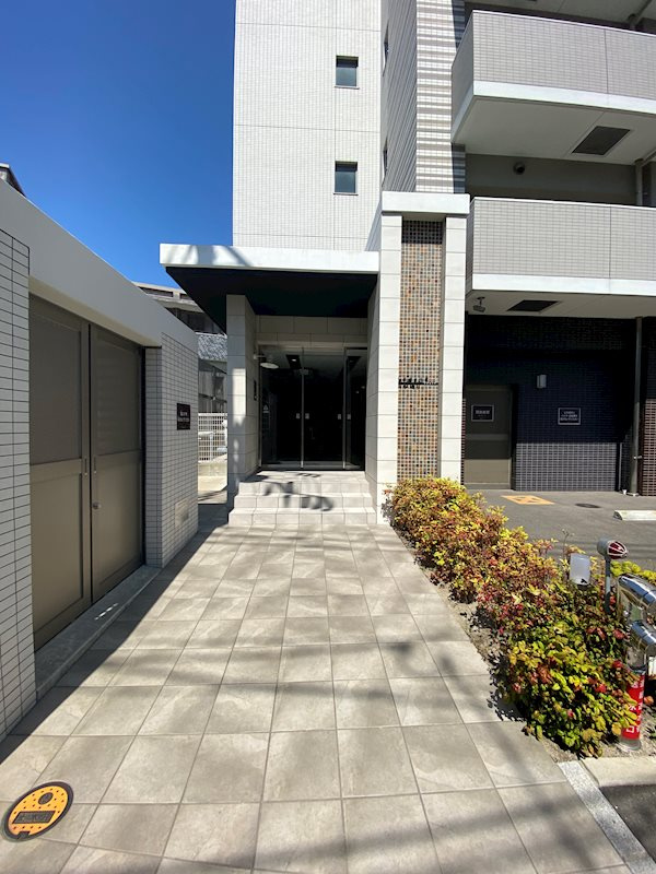 福岡市博多区千代４丁目の賃貸マンションのエントランス