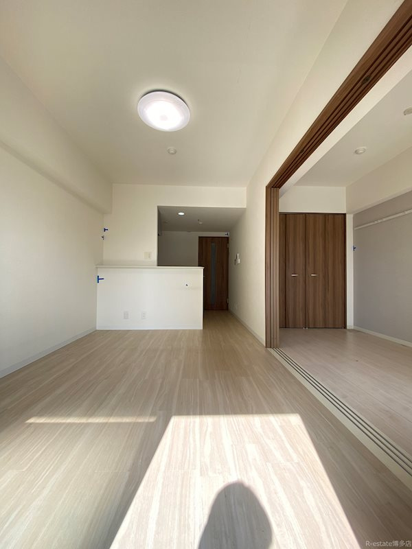 福岡市博多区千代４丁目の賃貸マンションの居間・リビング