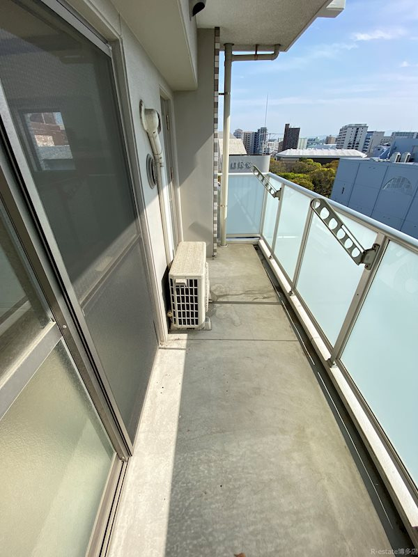 福岡市博多区千代４丁目の賃貸マンションのバルコニー