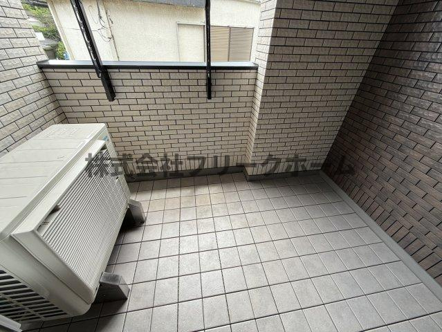 小金井市緑町１丁目の賃貸マンションのバルコニー