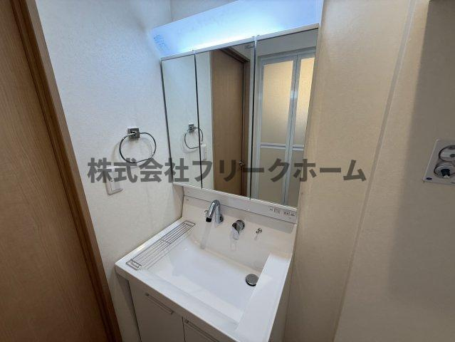 小金井市緑町１丁目の賃貸マンションの洗面所