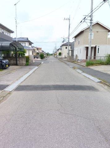 筑西市幸町1丁目　第21　の前面道路含む現地写真