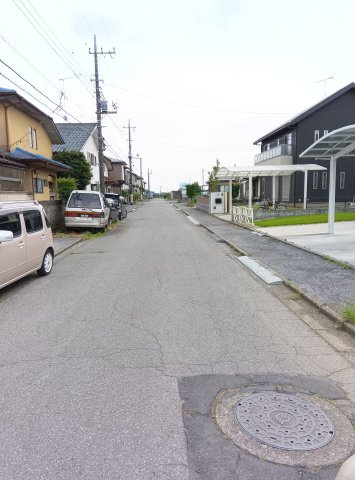 筑西市幸町1丁目　第21　の前面道路含む現地写真