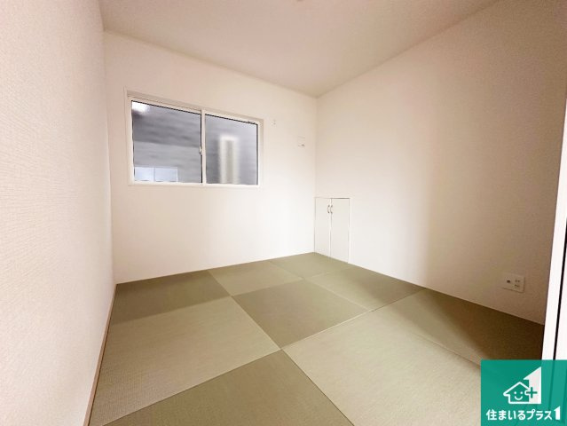 神戸市西区池上　第4期　新築一戸建ての和室|一室あると便利な和室は客間としてだけでなく、小さなお子様のプレイルームや食後のくつろぎスペースとしてもご利用いただけます。収納もついていますので大活躍間違いなし！