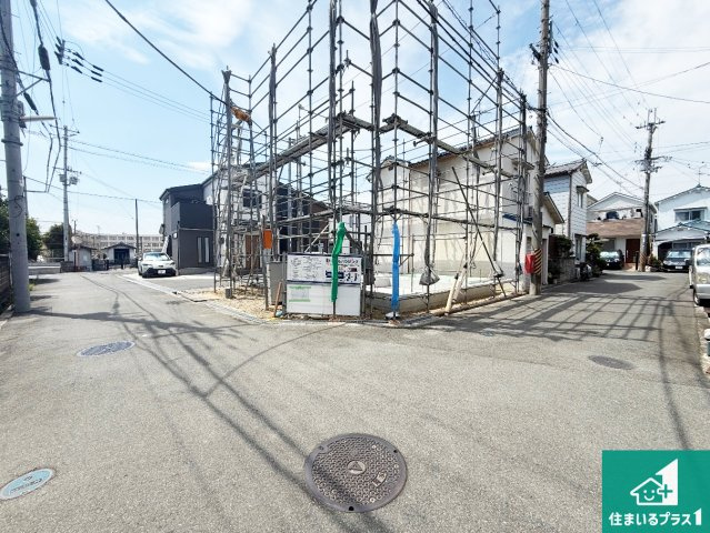羽曳野市島泉　第2期　新築一戸建ての前面道路含む現地写真|周辺は落ち着いた街並みの住宅地！子育てがしやすい住環境です！まだ未完成ですが、現地でしかわからない事もございます。是非一度ご覧ください。