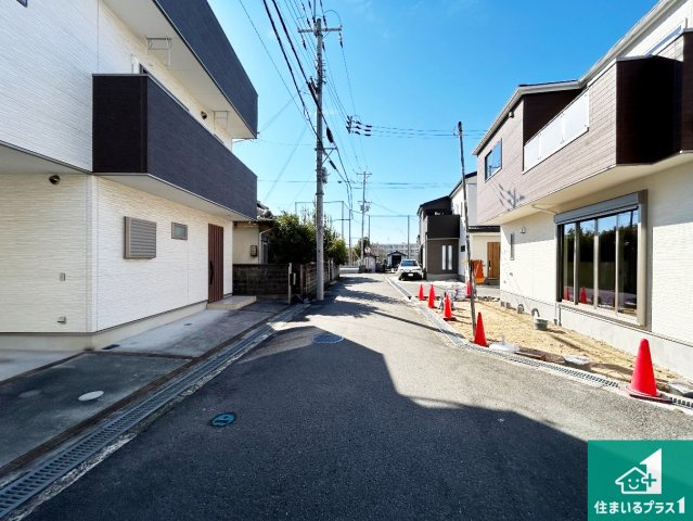 ◆羽曳野市島泉　第2期　新築一戸建ての前面道路含む現地写真|現在建築中！落ち着いた街並みで新生活を始めることが出来そう！周辺の物件も併せてご紹介させて頂きます！