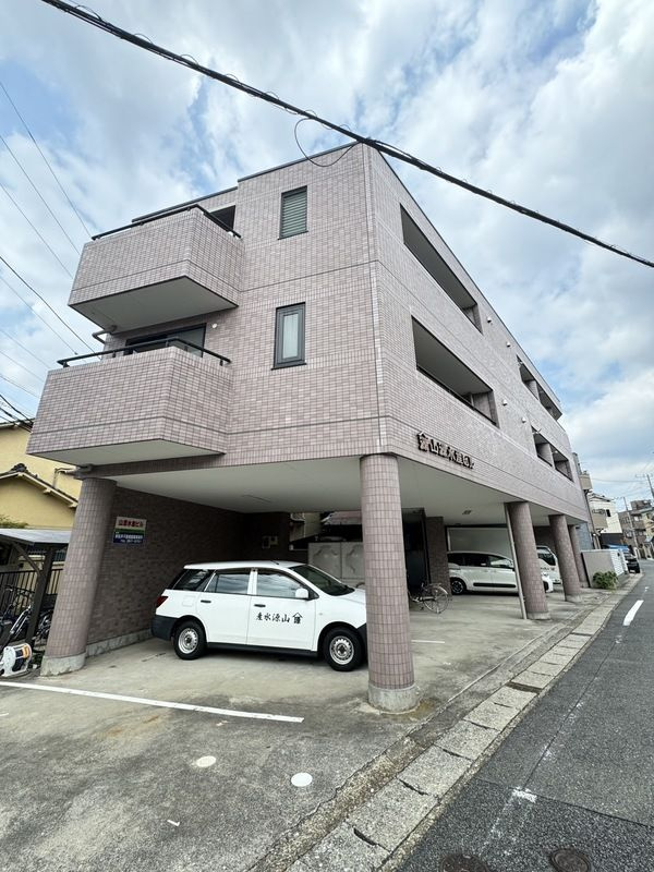 山源水産ビルの外観