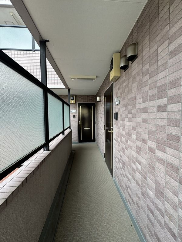 山源水産ビルのロビー