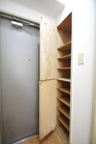 熊本市中央区新屋敷２丁目の賃貸マンションの玄関
