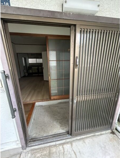 灘北通7丁目戸建の玄関