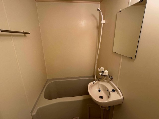 レオパレスプレージュの浴室|※同タイプ部屋の写真となります