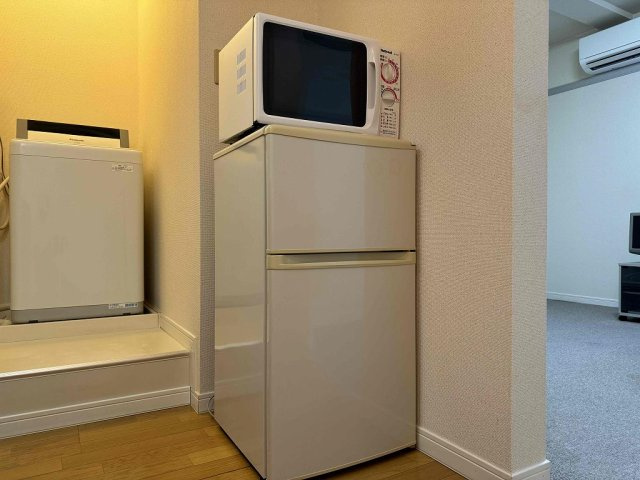 レオパレスプレージュのその他|※同タイプ部屋の写真となります（冷蔵庫・レンジ・洗濯機）