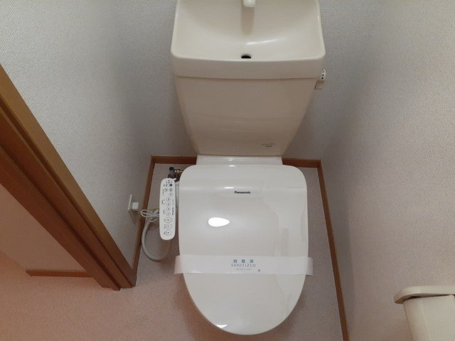 ウィングコート　Ｂのトイレ|落ち着いた色調のトイレです