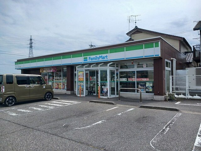 コンフォール・アイリスの周辺|ファミリーマート下馬店まで237m