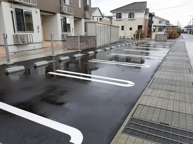 ブライト　スクエアⅢの駐車場|駐車場があるので、車を買う予定の方も安心です