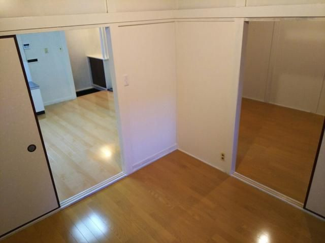 所沢市美原町３丁目のアパートの居間・リビング