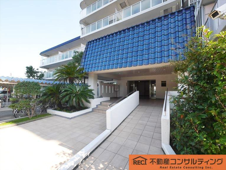 日商岩井香枦園マンション 二号棟のエントランス