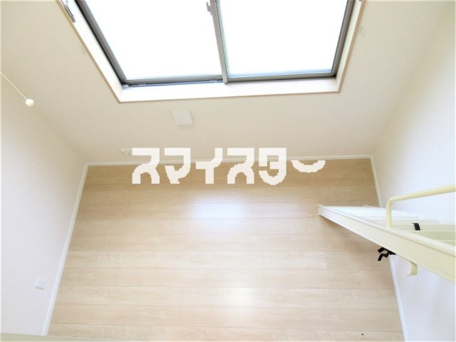 立川市曙町１丁目のアパートの居間・リビング
