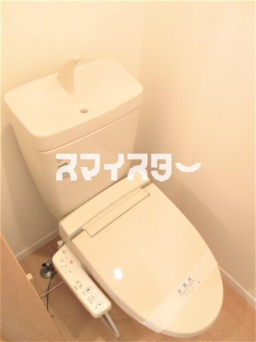立川市曙町１丁目のアパートのトイレ