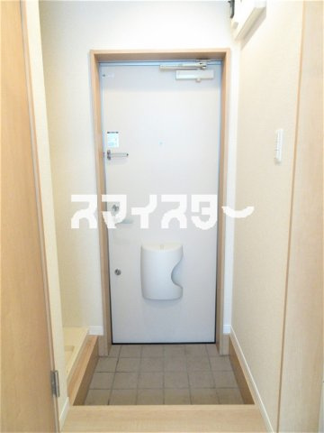 立川市曙町１丁目のアパートの玄関