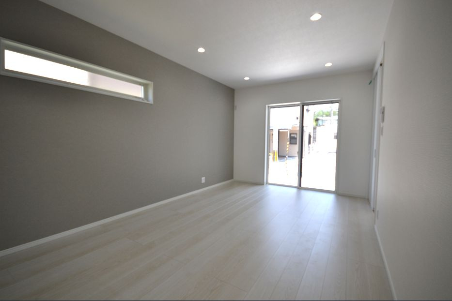 堺市西区上野芝向ヶ丘町4丁　新築戸建の居間・リビング