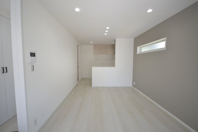 堺市西区上野芝向ヶ丘町4丁　新築戸建の居間・リビング