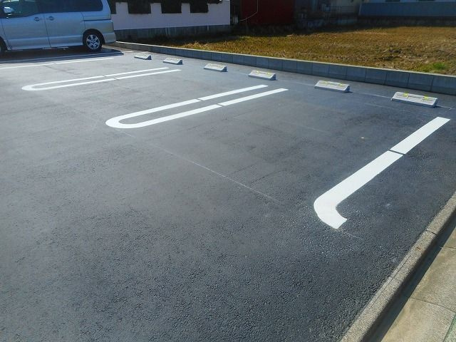 シャローム応仁の駐車場|駐車場に車を止められます