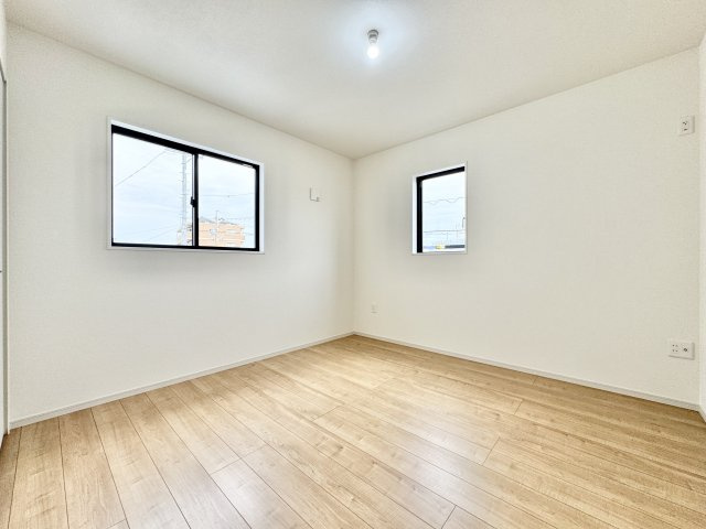 中野町2期の洋室|2F こちらの洋室も明るくお子様のお部屋にピッタリです。
