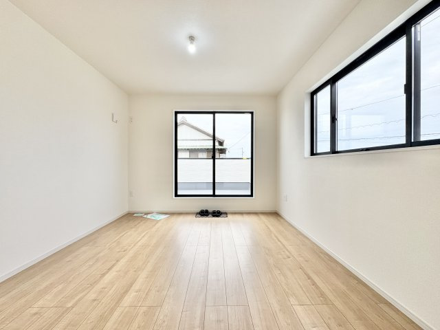 中央区 中野町2期の洋室|2F こちらの洋室は少し広く主寝室としてお過ごししていただけますよ♫